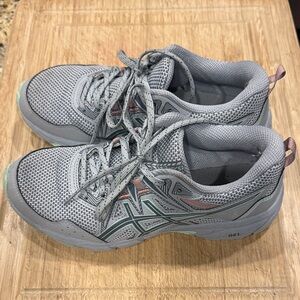 Asics Gel Venture 8 size 6 1/2